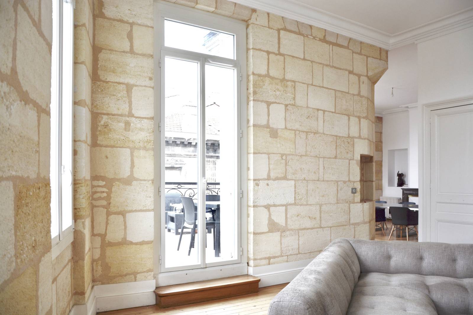 Rénovation à Libourne : fenêtres PVC alliant confort et esthétique.