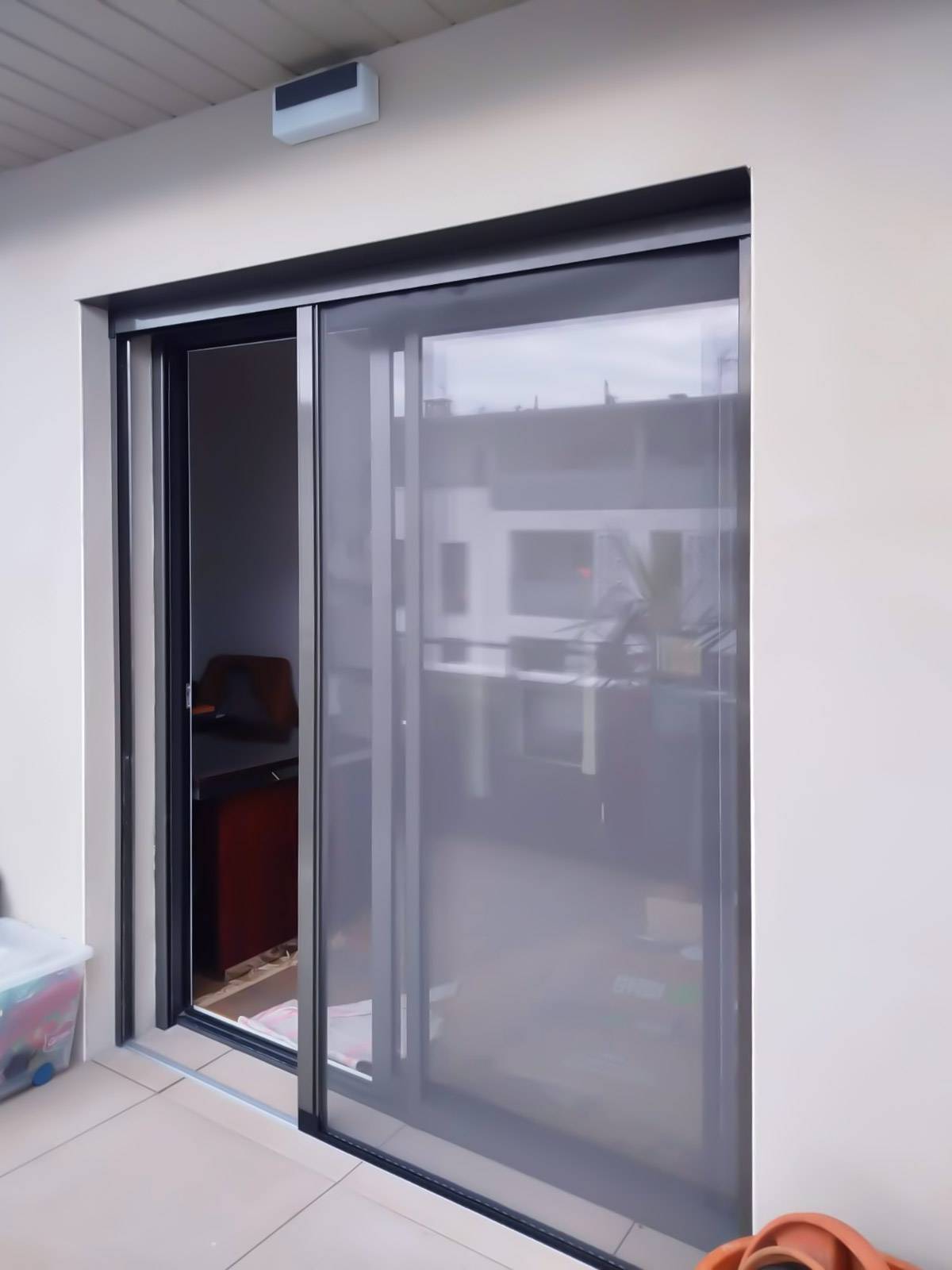 Installation de Fenêtre et baie coulissante avec moustiquaire intégrée à Libourne