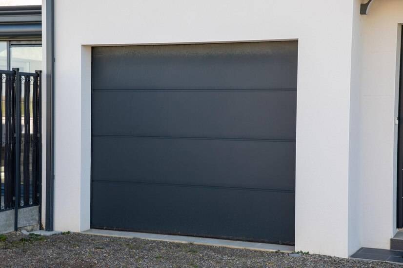 Quelle est la différence entre une porte de garage sectionnelle et une porte de garage basculante ?