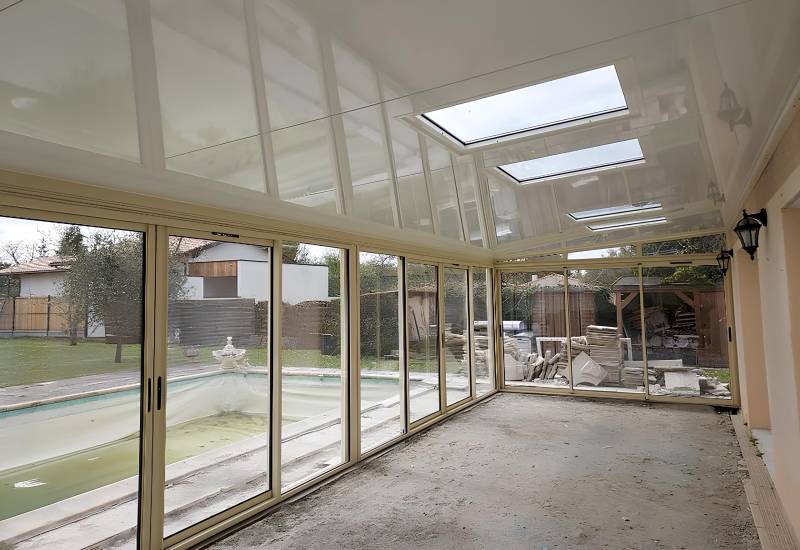 Installation d’une véranda en aluminium à Libourne : un nouvel espace de vie lumineux et élégant