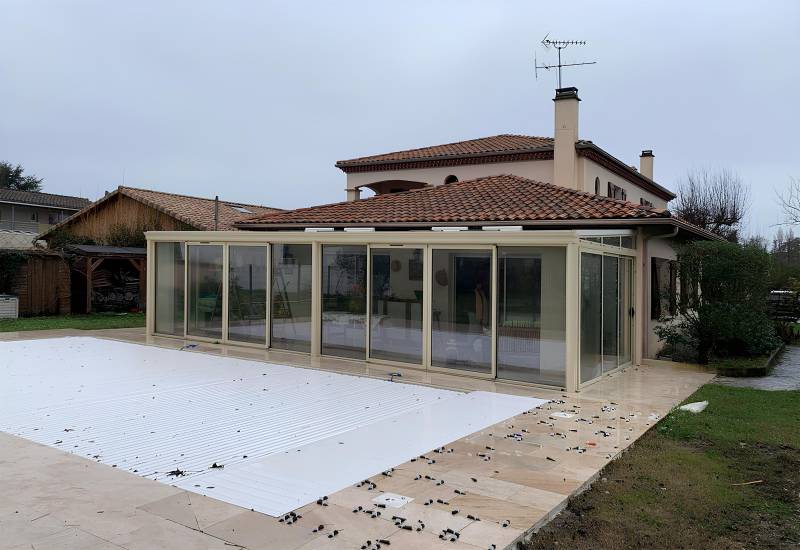 Installation d’une véranda en aluminium à Libourne : un nouvel espace de vie lumineux et élégant
