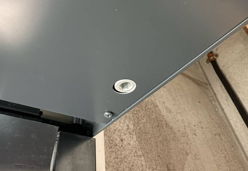 Pose d’une porte de garage enroulable motorisée en aluminium à Bordeaux