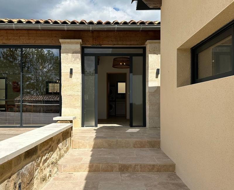 Installation d’une porte d’entrée en aluminium de la marque ZILTEN modèle COTTIM 11 à Libourne près de Bordeaux