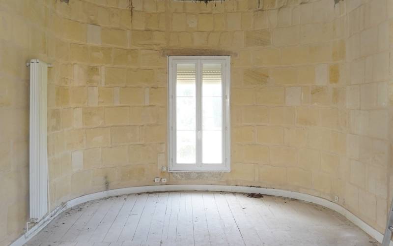 Fenêtres et portes-fenêtres alu blanc – rénovation de château en Gironde