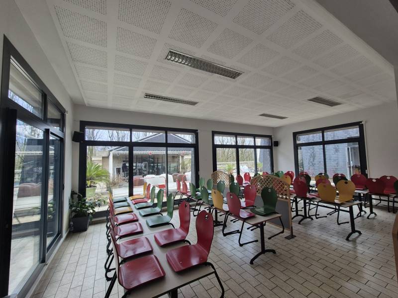 Pose de baies vitrées coulissantes en aluminium noir pour la Banque de France à Bordeaux 