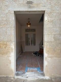 Installation d'une porte d'entrée bicolore en aluminium avec châssis latéral et imposte à Bordeaux