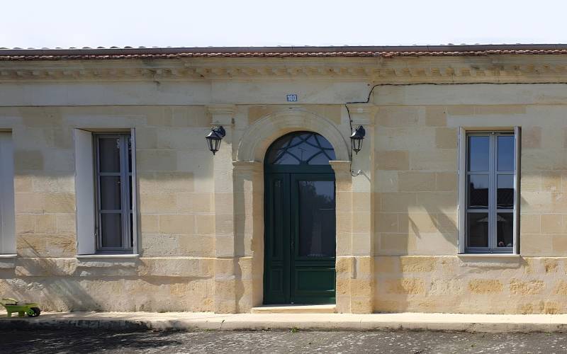 Menuiserie bois haut de gamme au Cap Ferret avec porte Zilten finition satin