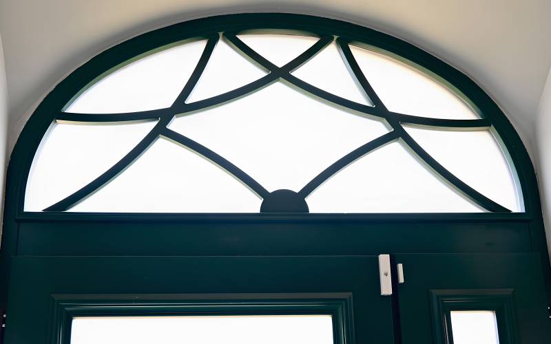 Porte d’entrée en bois RAL 5011 avec vitrage Monte Carlo au Cap Ferret