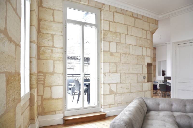 Rénovation à Libourne : fenêtres PVC alliant confort et esthétique.