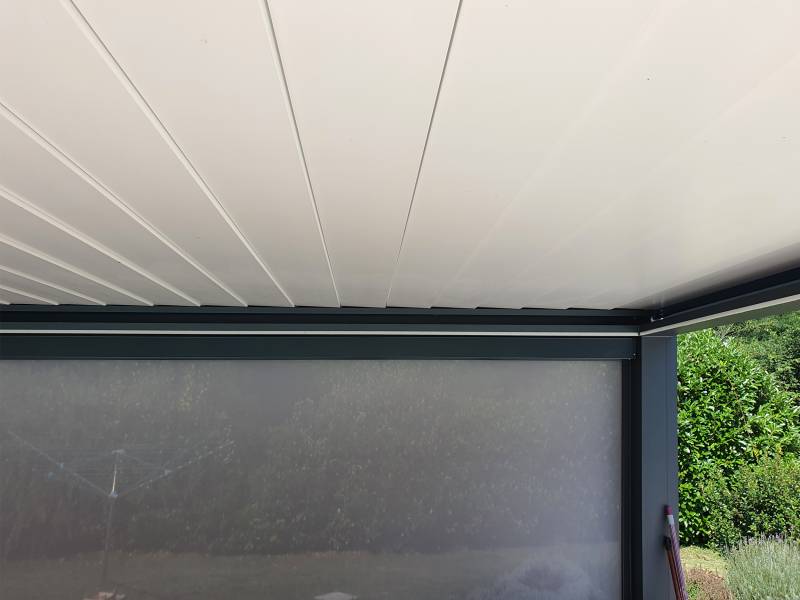 Installation pergola bioclimatique en alu à lames orientables dans le Médoc