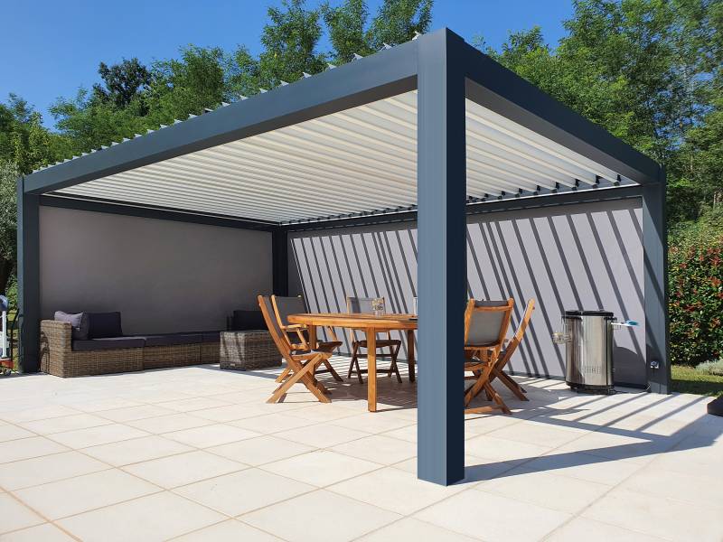 Pose pergola bioclimatique motorisée en aluminium à lames orientables à Lesparre-Médoc