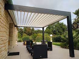 Quelle est la différence entre une pergola bioclimatique et une pergola classique ?